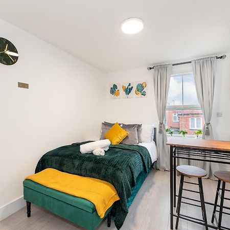 Small And Trendy Studio 3B Лондон Екстериор снимка