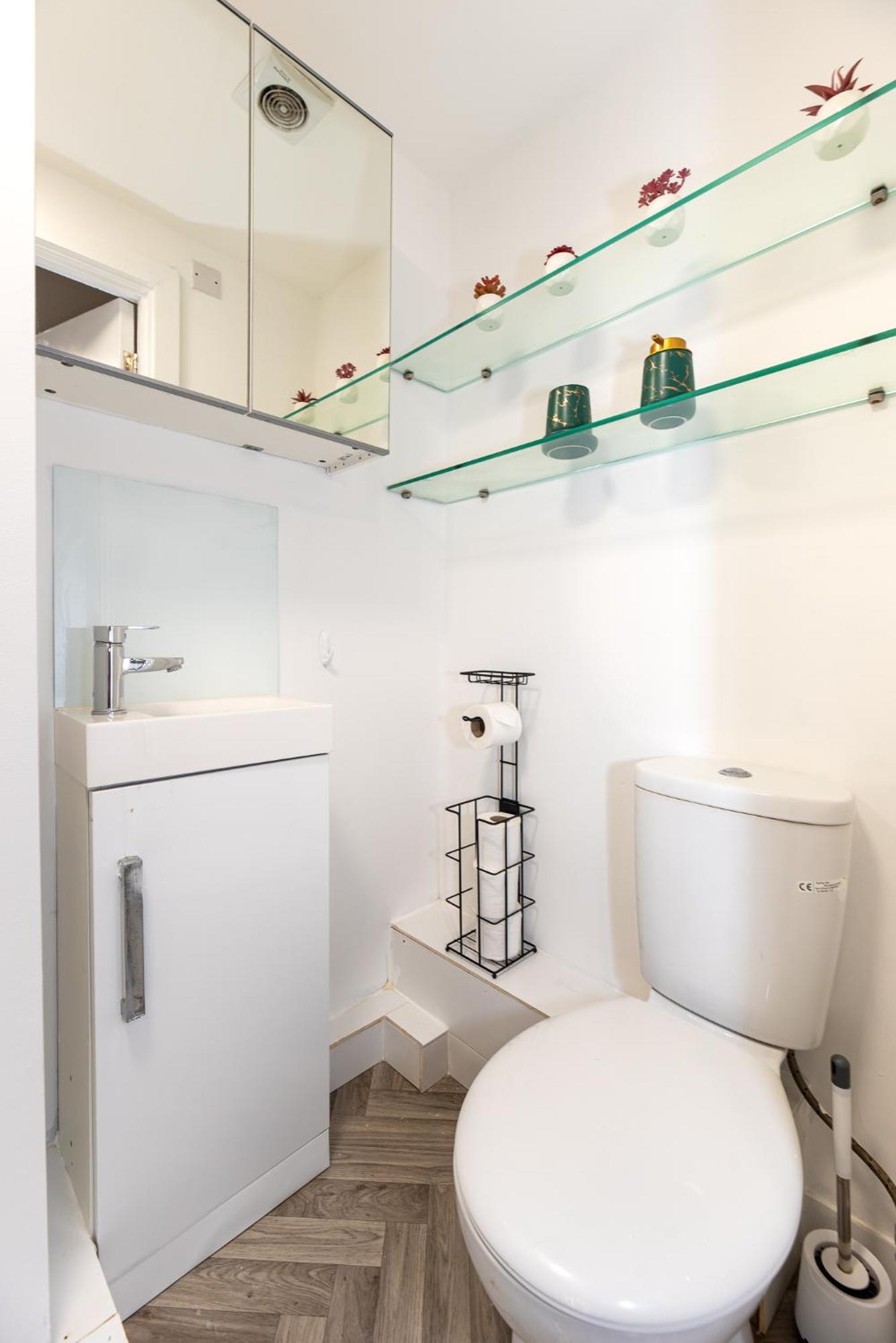 Small And Trendy Studio 3B Лондон Екстериор снимка