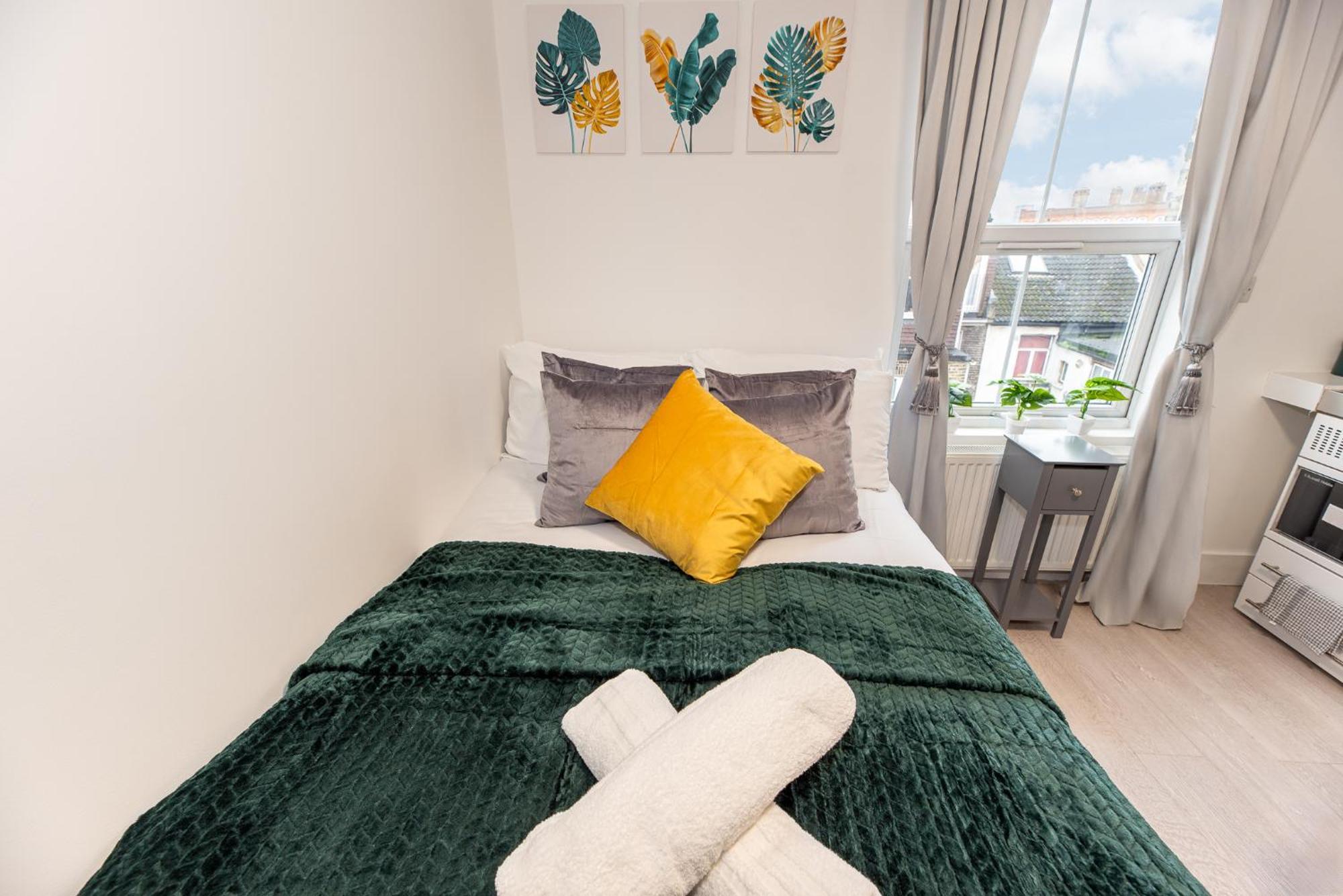 Small And Trendy Studio 3B Лондон Екстериор снимка
